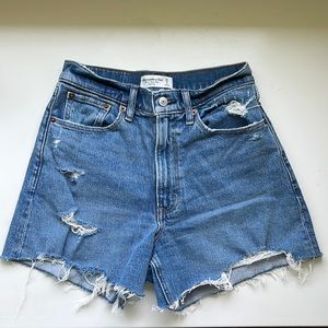 Hi rise Abercrombie and Fitch 4 inch mom shorts high-rise size 25.
